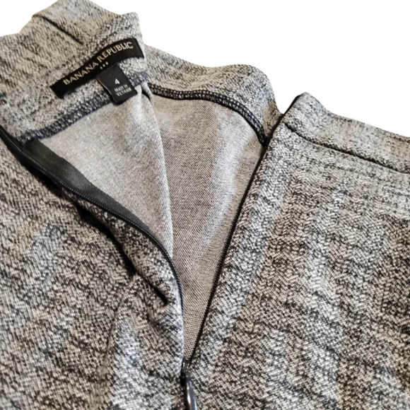 Banana Republic | Ladie's Ruffled Hem Flare Mini Skirt | Size 4 - Picture 3 of 9